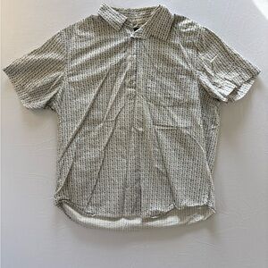 Banana Republic 2 Button Short Sleeve Shirt Men’s Size Large White/Blue/Gray